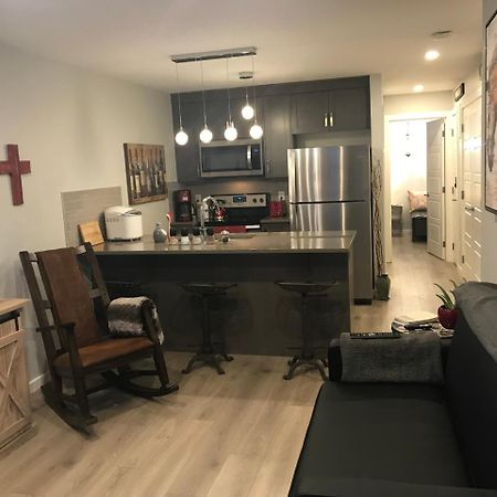 Home Sweet Condo YYC Exteriör bild