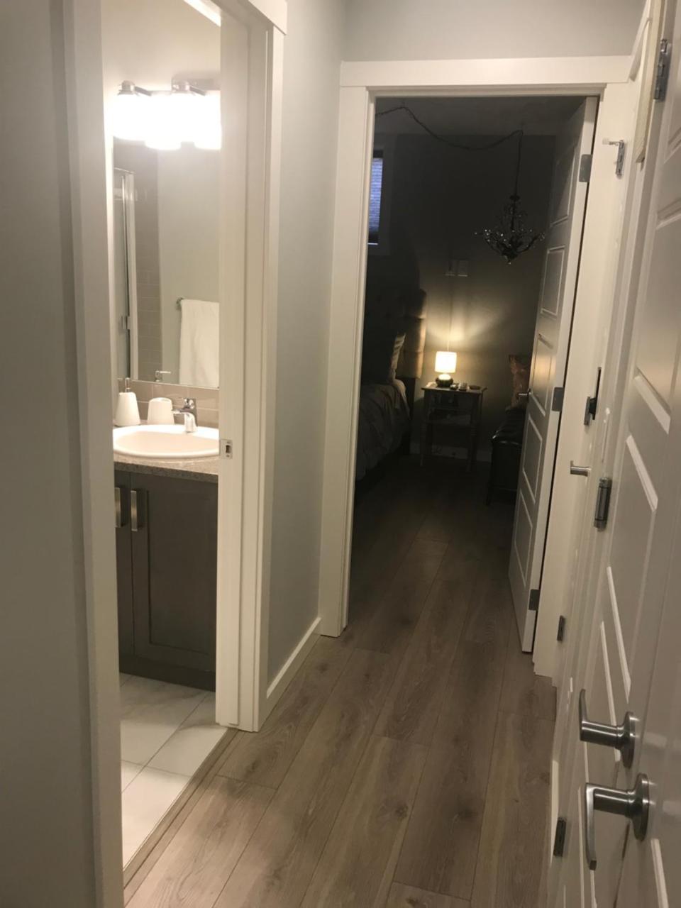 Home Sweet Condo YYC Exteriör bild