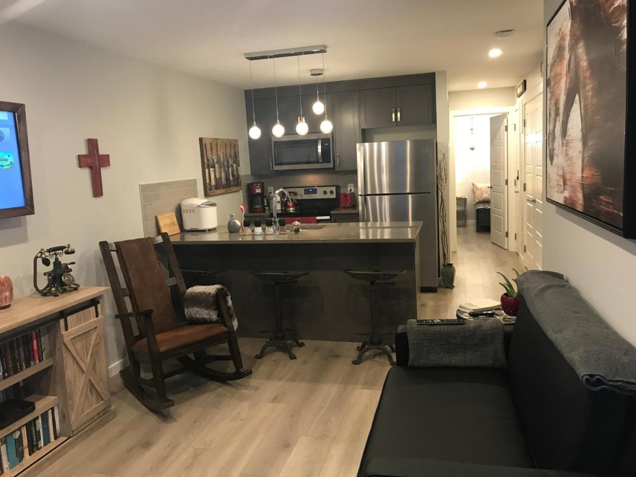 Home Sweet Condo YYC Exteriör bild
