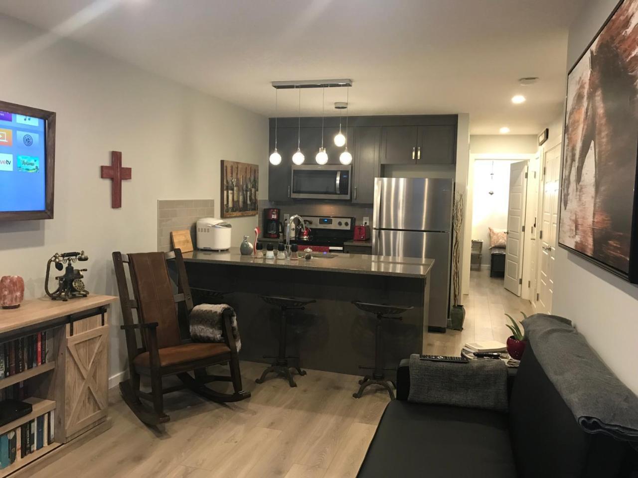 Home Sweet Condo YYC Exteriör bild