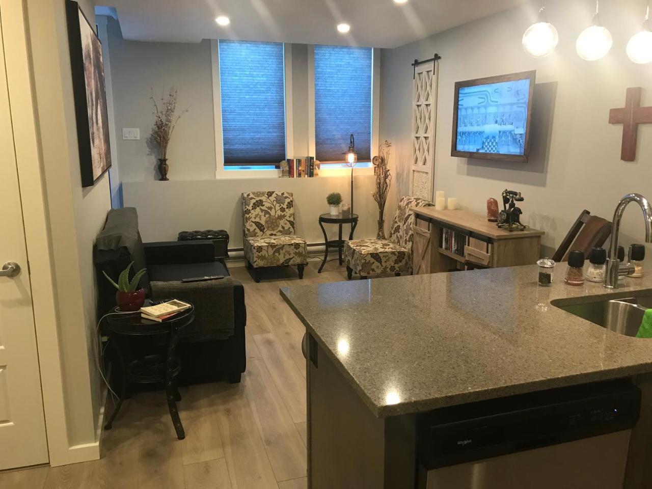Home Sweet Condo YYC Exteriör bild