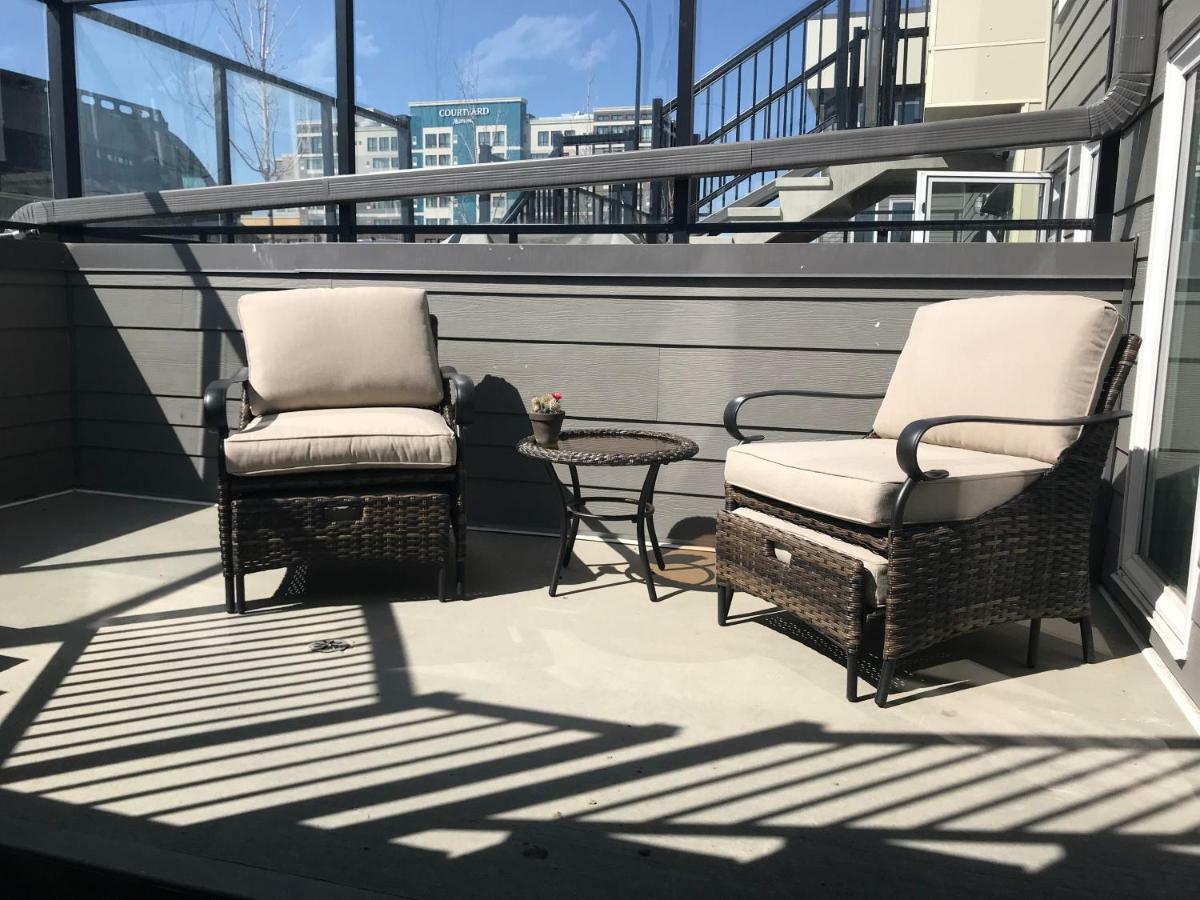 Home Sweet Condo YYC Exteriör bild